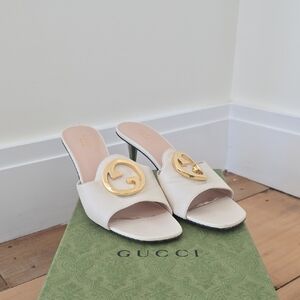Gucci Women's Cream Mules with Gold Emblem